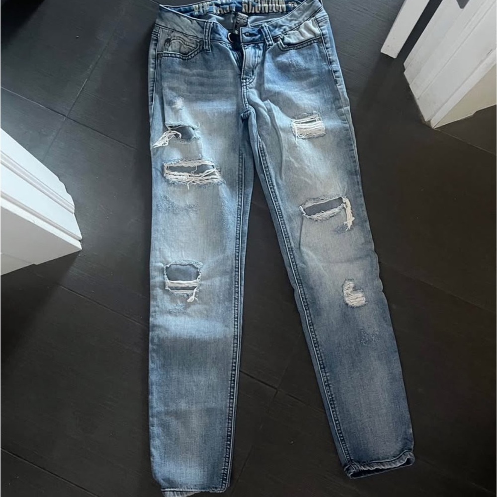 Straight leg, “butt lifting” Jean bundle